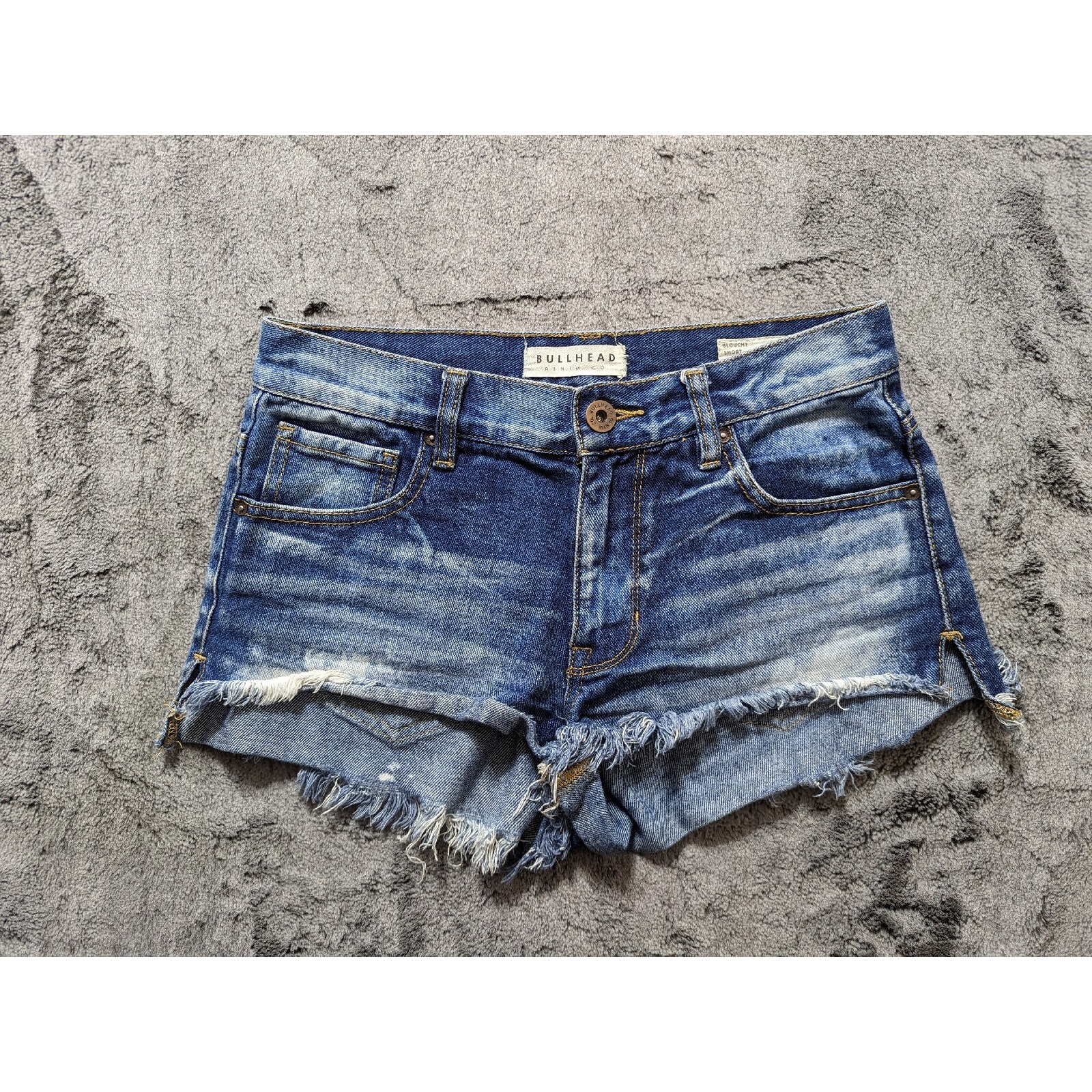 Bullhead Denim Slouchy Short Women's Size 3 Medium Wash Raw Hem